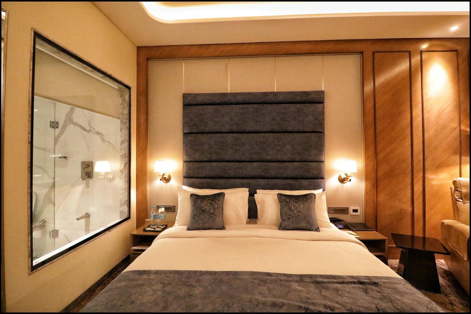ไสยาชี Hotel Wakad ภายนอก รูปภาพ