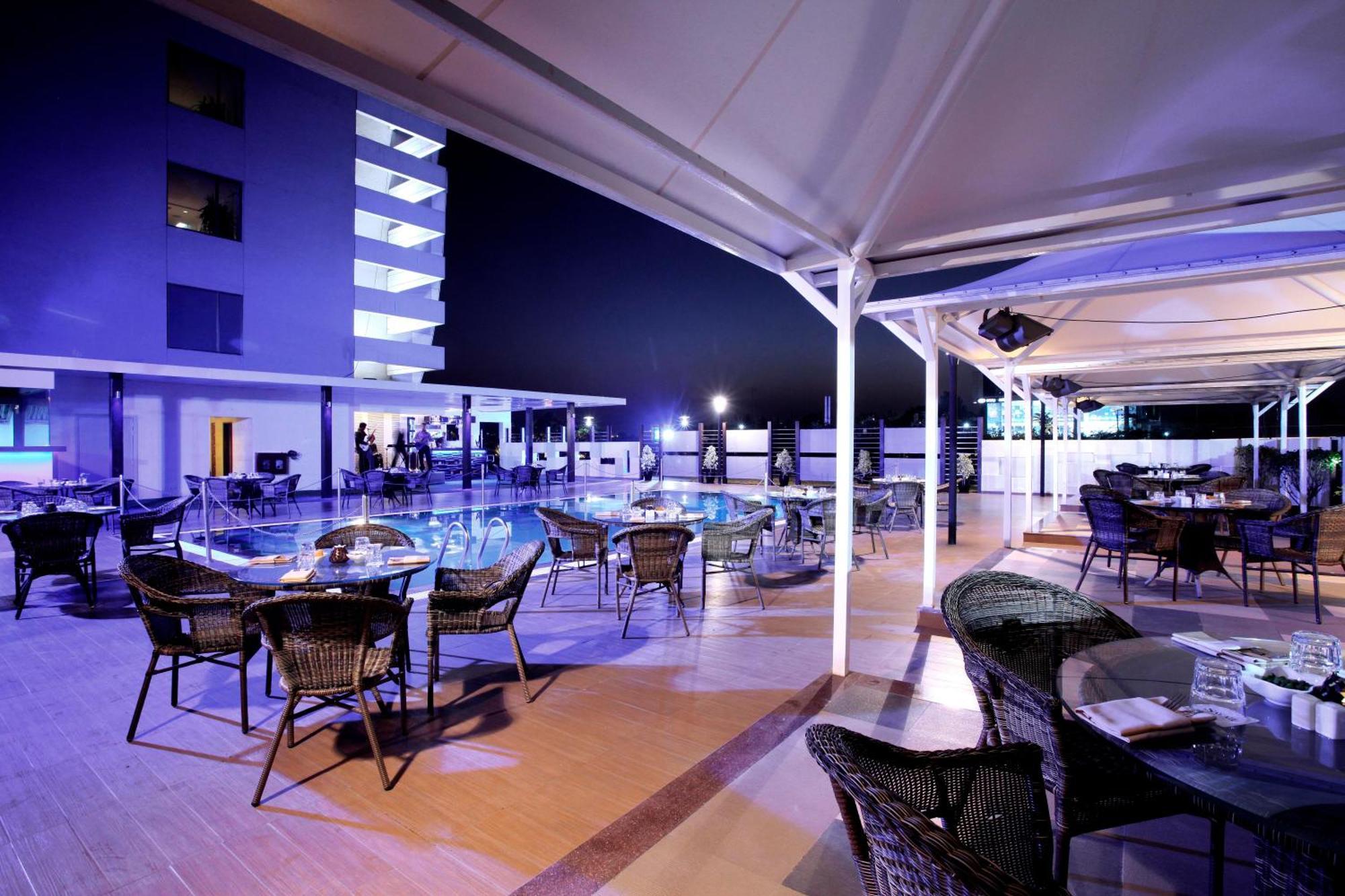 ไสยาชี Hotel Wakad ภายนอก รูปภาพ