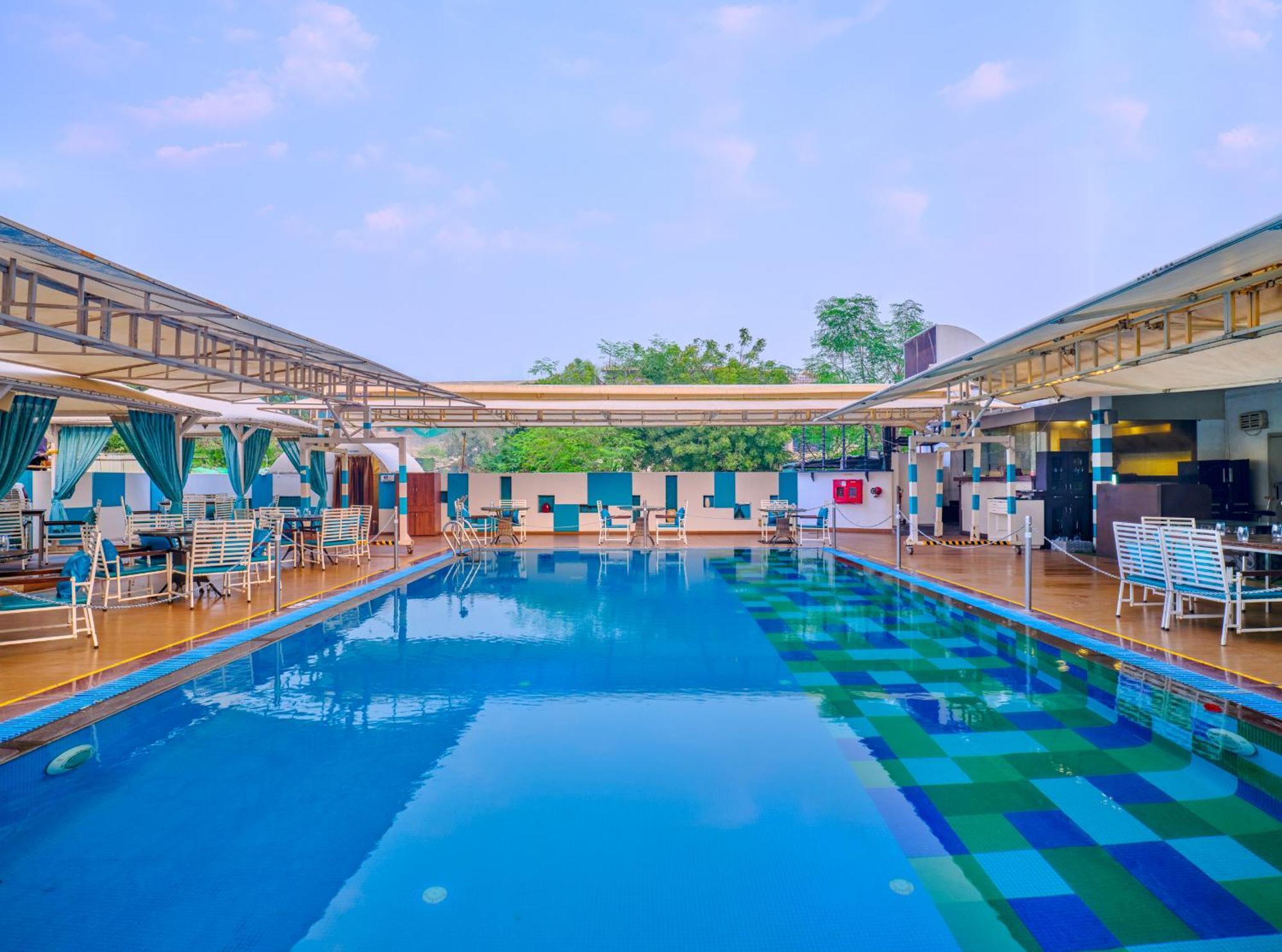 ไสยาชี Hotel Wakad ภายนอก รูปภาพ