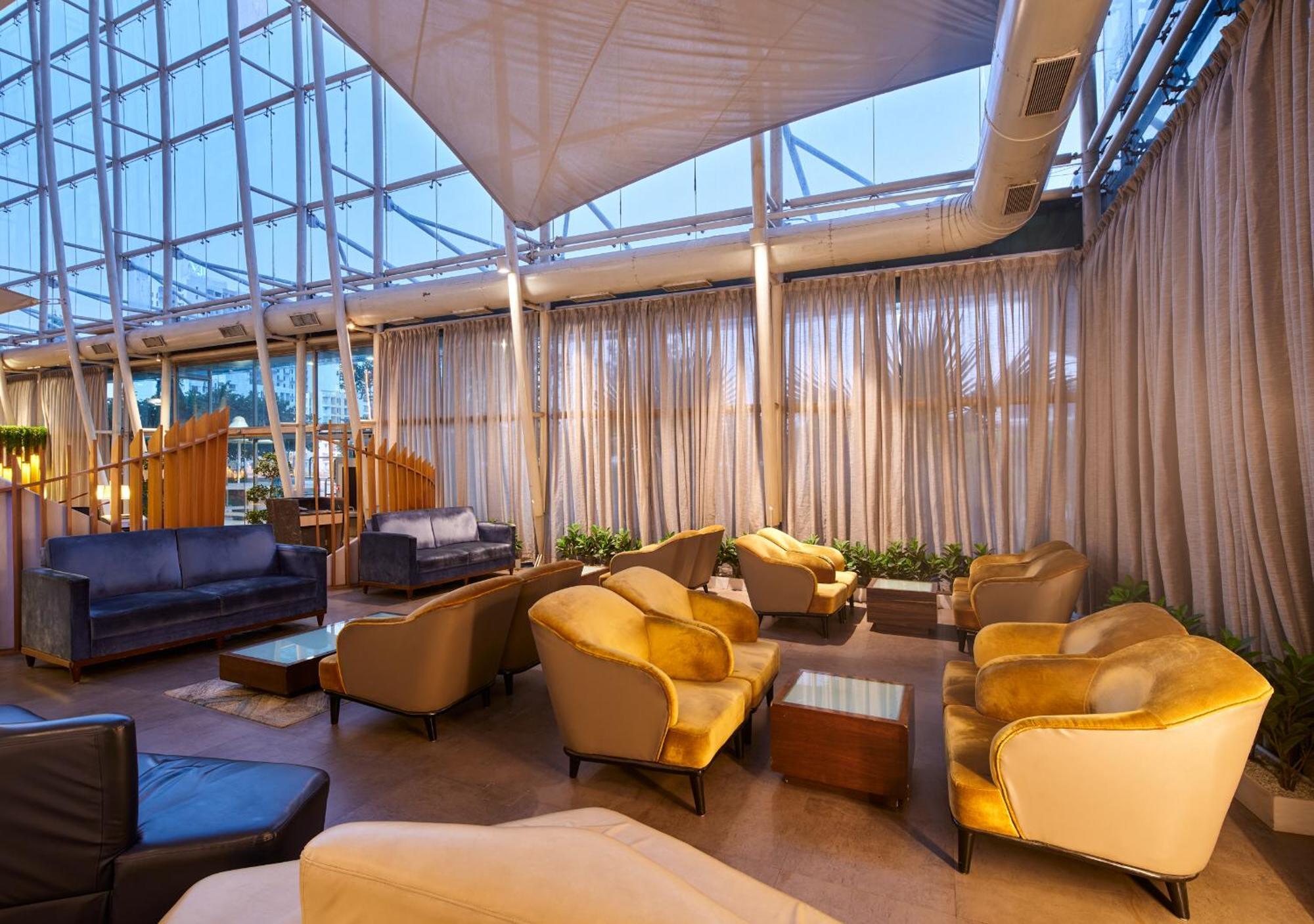 ไสยาชี Hotel Wakad ภายนอก รูปภาพ