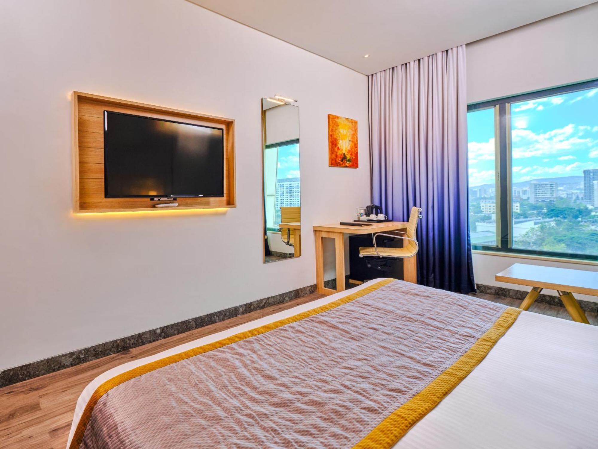 ไสยาชี Hotel Wakad ภายนอก รูปภาพ