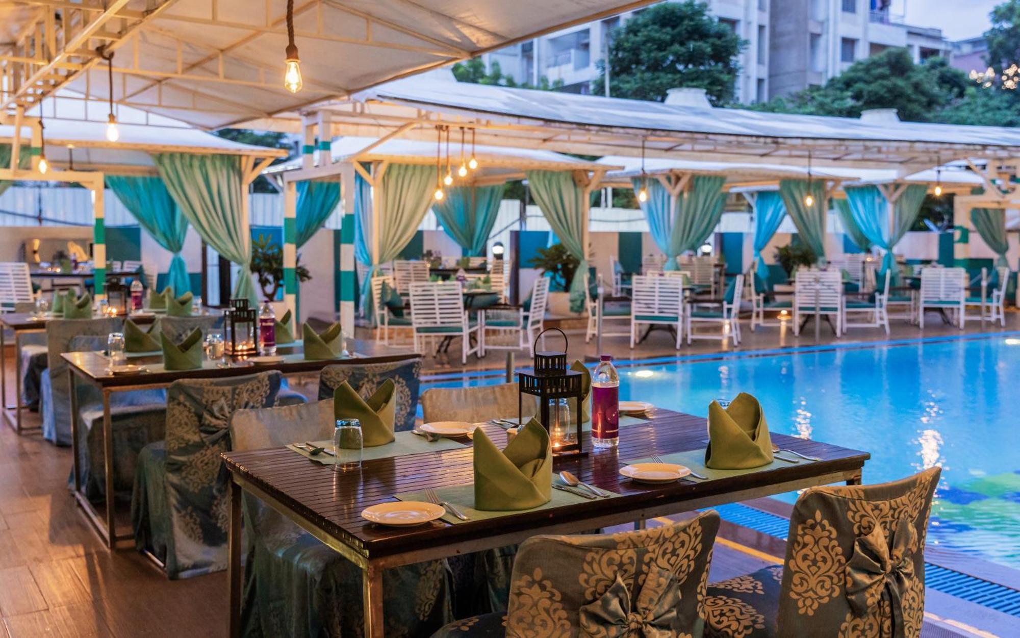 ไสยาชี Hotel Wakad ภายนอก รูปภาพ